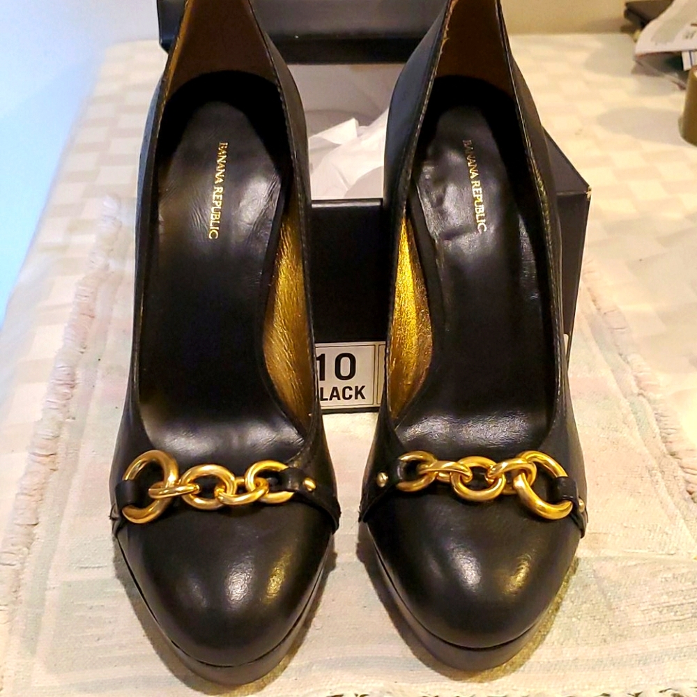 brand new Banana Republic Womens high heels shoes